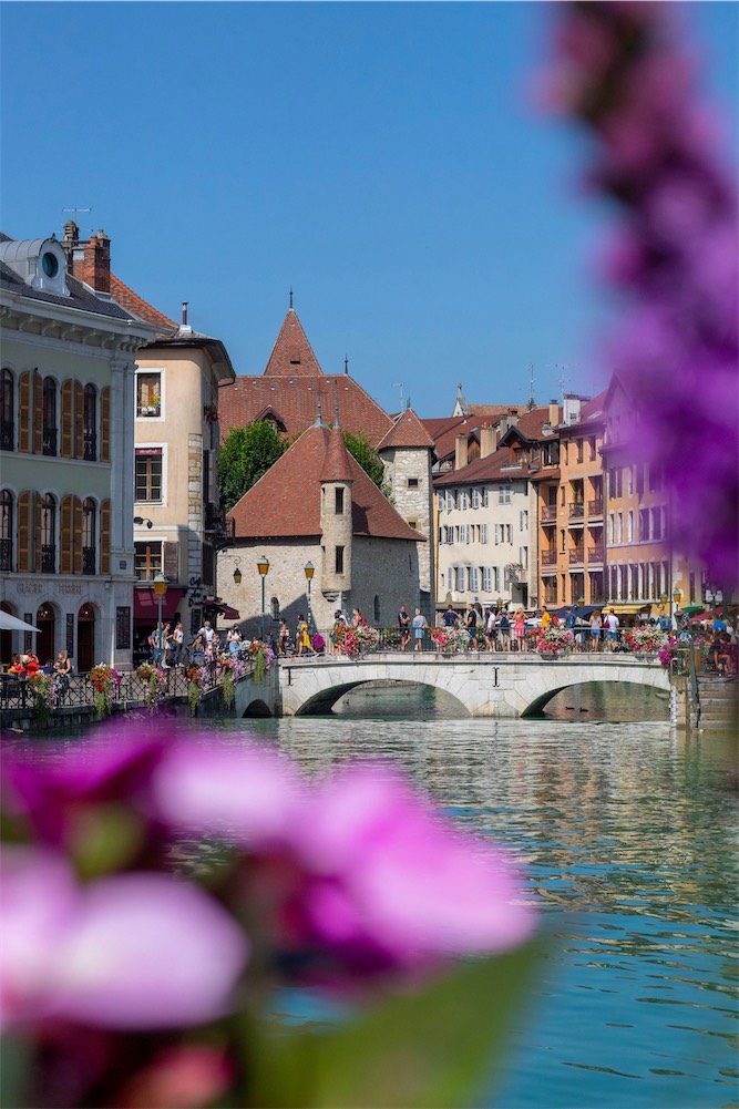 consultant-seo-annecy vieille ville d'Annecy un jour d'été